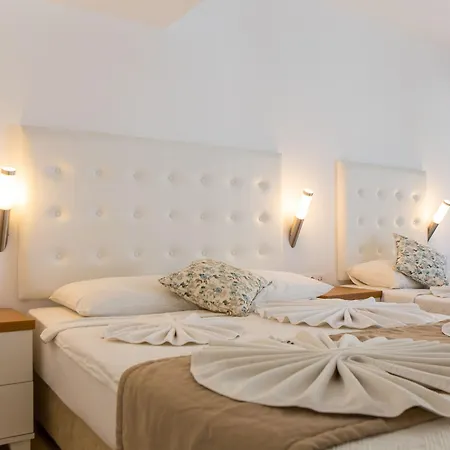 Hotel Monta & 3*