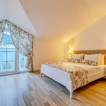 Hotel Monta & 3*