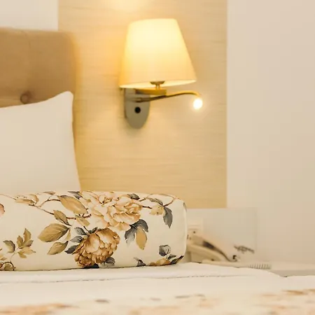 Hotel Monta & 3*