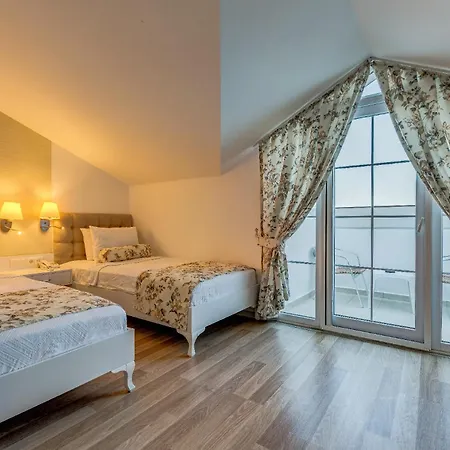 Hotel Monta &